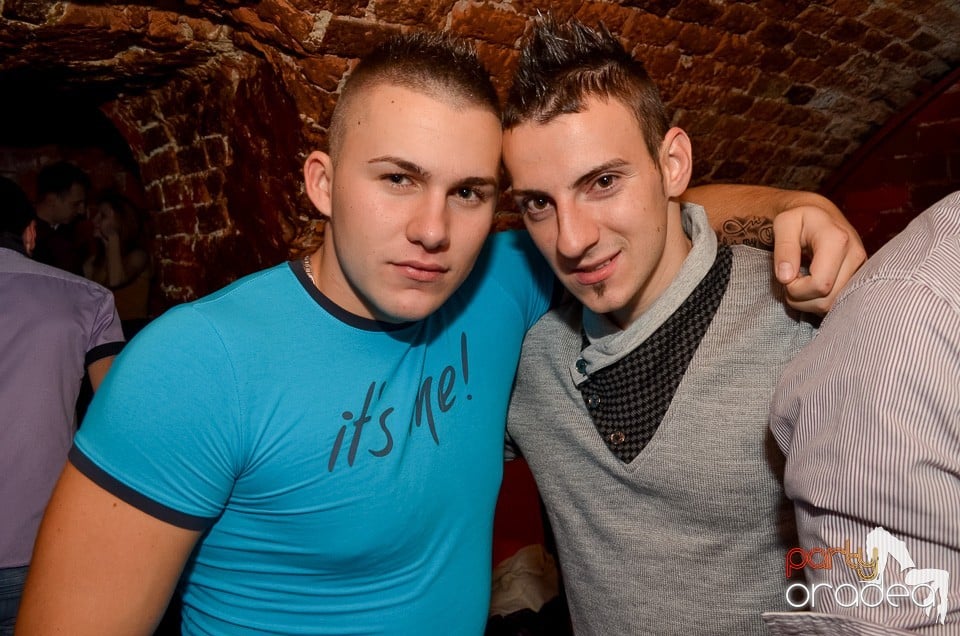 Start la Party în Club Escape, 