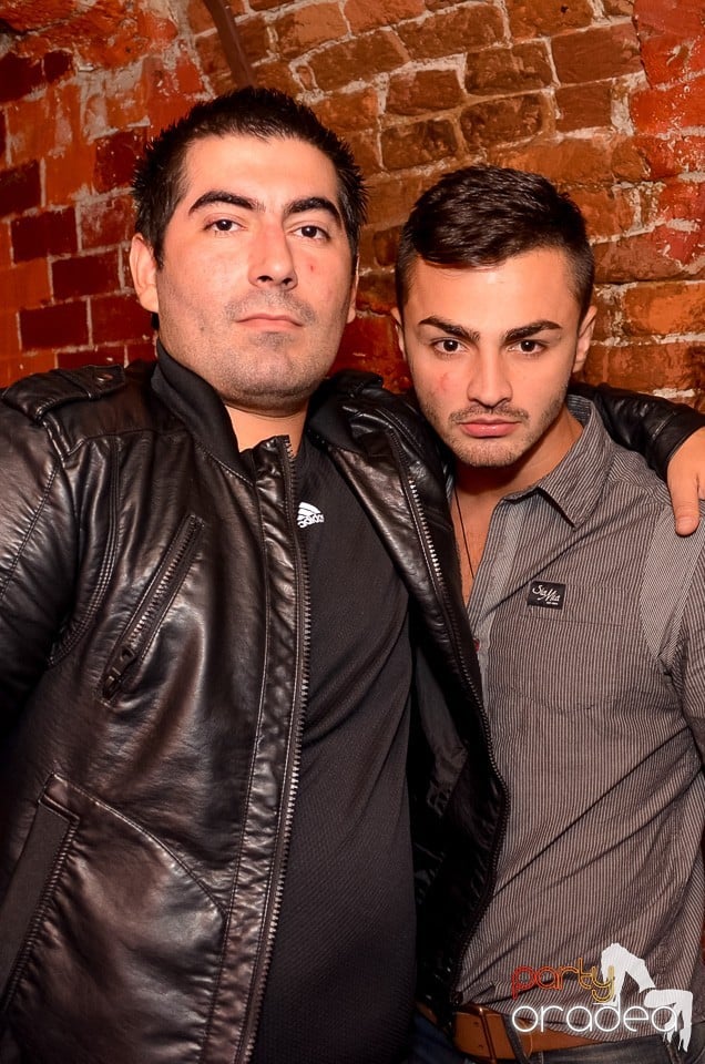 Start la Party în Club Escape, 