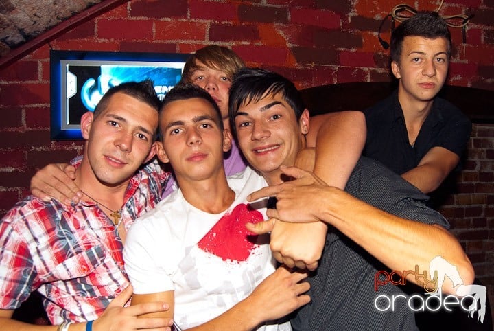 Start la party în Escape, 