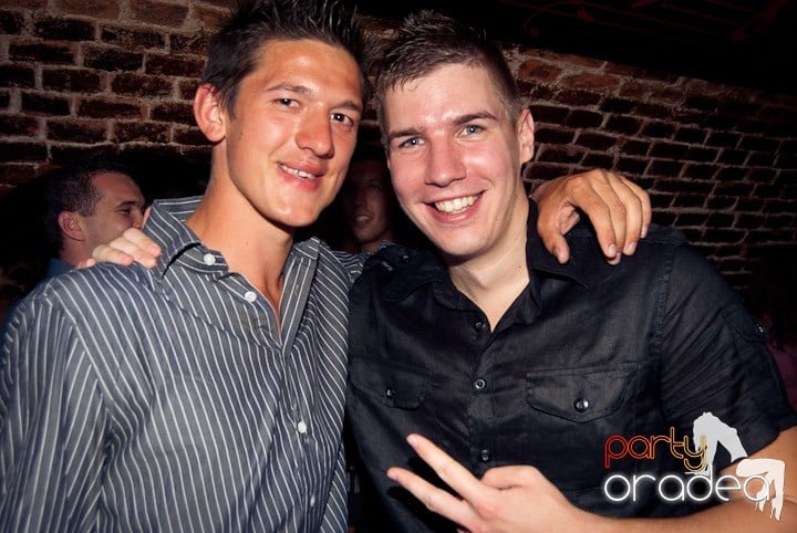 Start la party în Escape, 