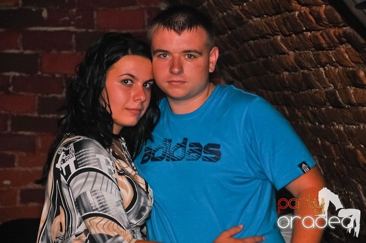 Start the week cu Club Escape, 