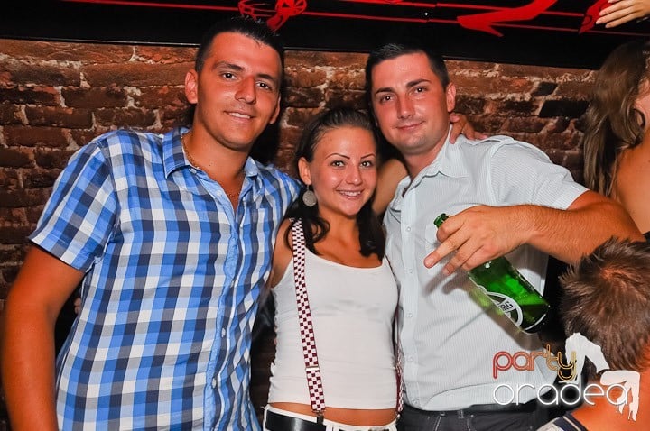 Start the week cu Club Escape, 