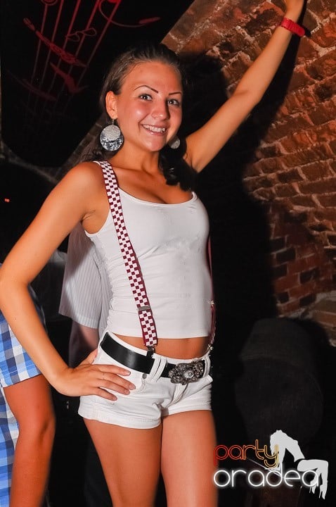 Start the week cu Club Escape, 