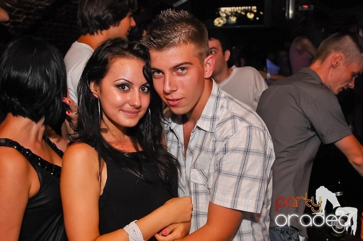 Start the week cu Club Escape, 