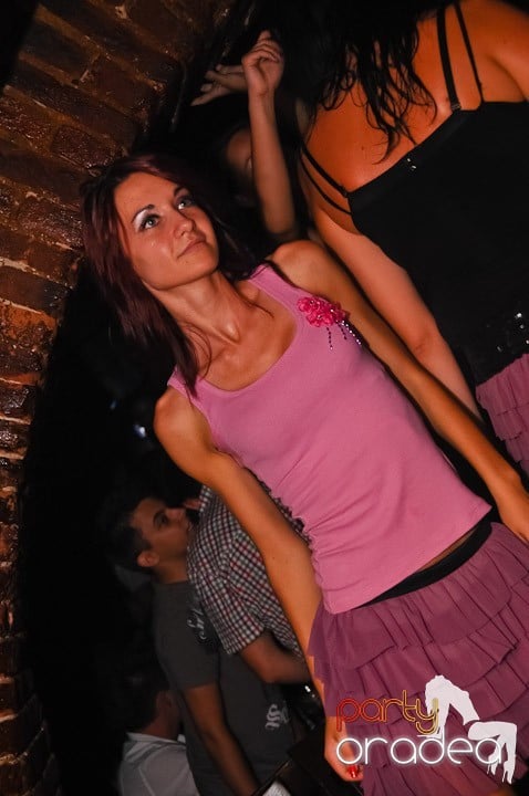 Start the week cu Club Escape, 