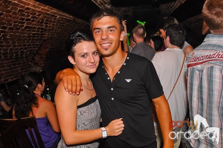 Start the week cu Club Escape, 