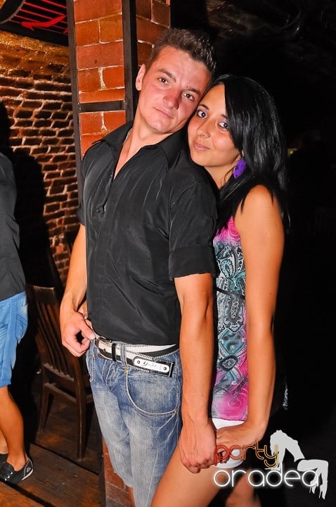 Start the week cu Club Escape, 