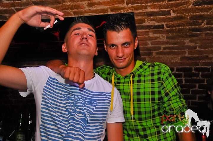 Start the week cu Club Escape, 