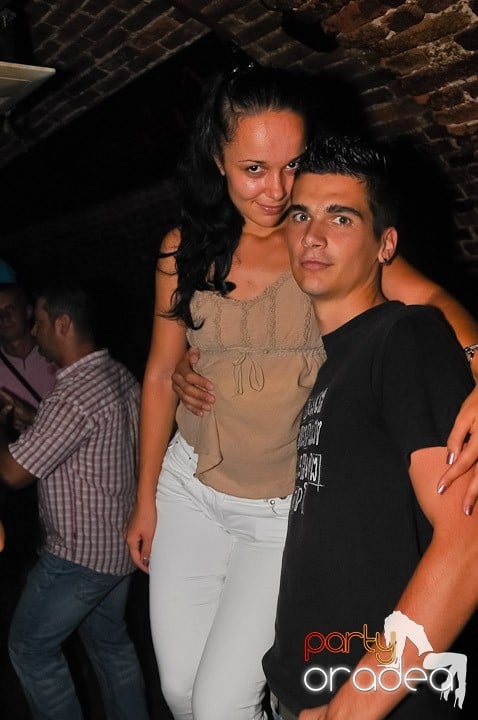 Start the week cu Club Escape, 