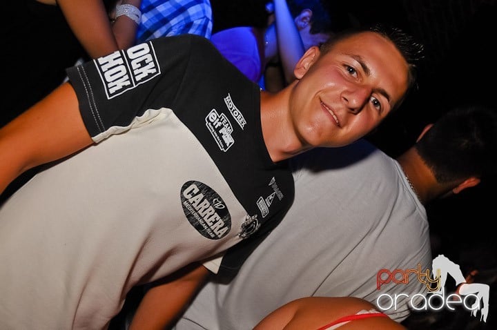 Start the week cu Club Escape, 