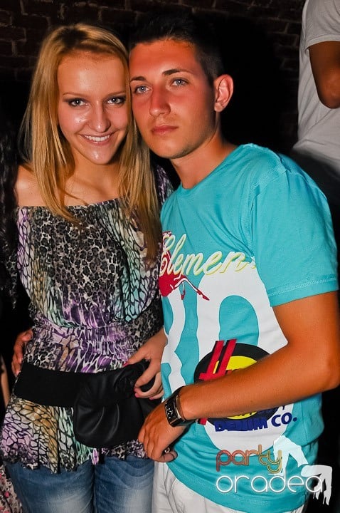 Start the week cu Club Escape, 