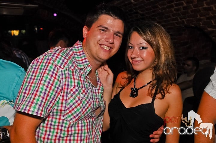 Start the week cu Club Escape, 