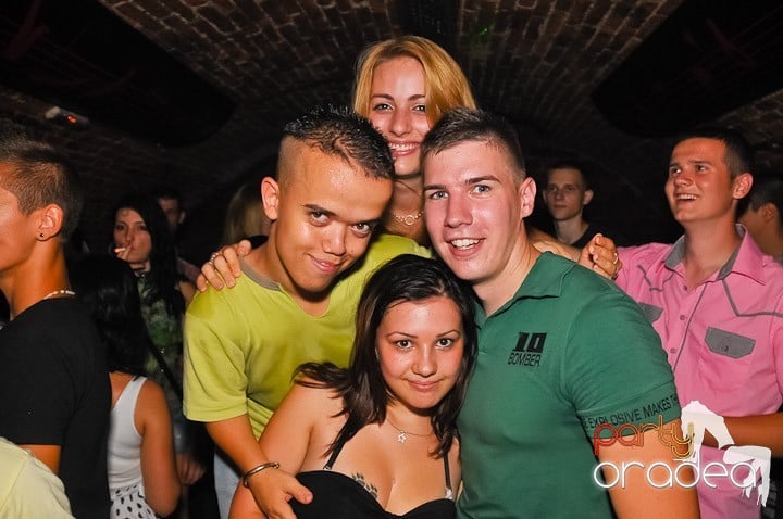 Start the week cu Club Escape, 