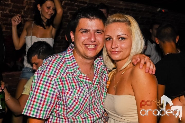 Start the week cu Club Escape, 