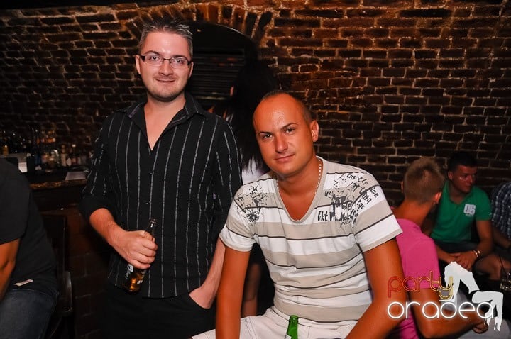 Start the week cu Club Escape, 