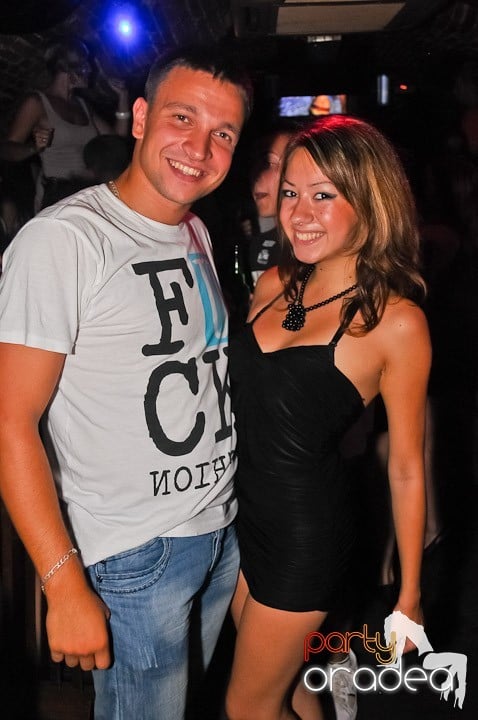 Start the week cu Club Escape, 