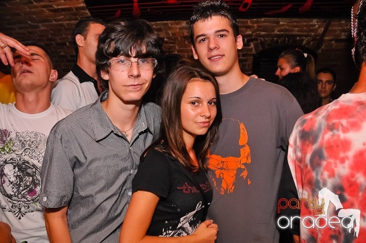 Start the week cu Club Escape, 