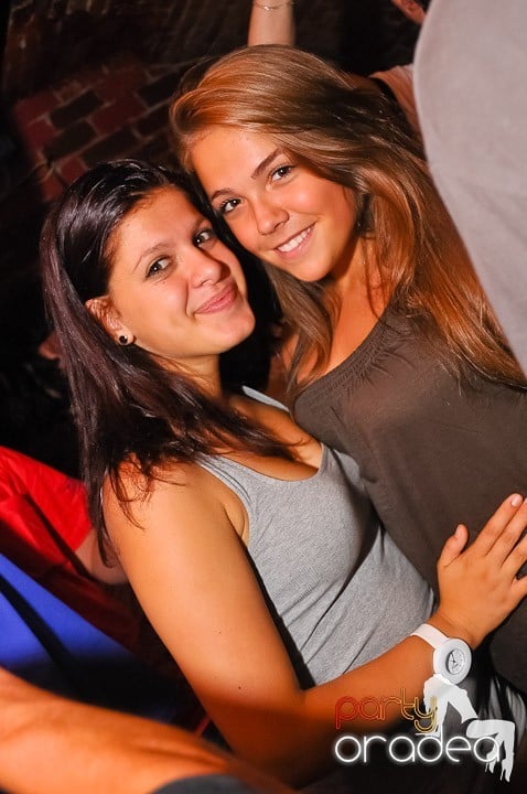 Start the week cu Club Escape, 