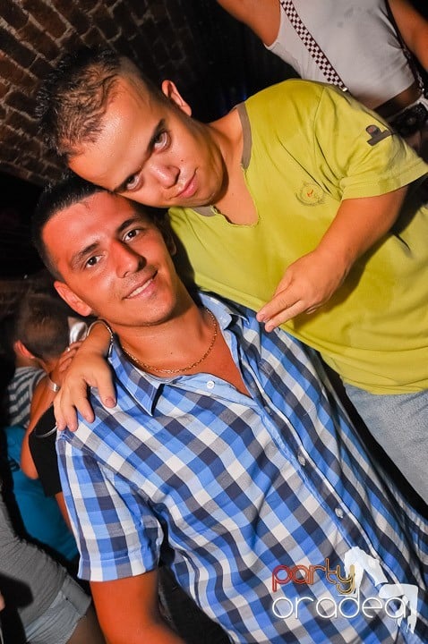 Start the week cu Club Escape, 