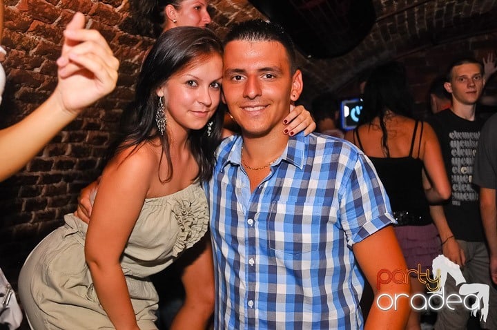 Start the week cu Club Escape, 