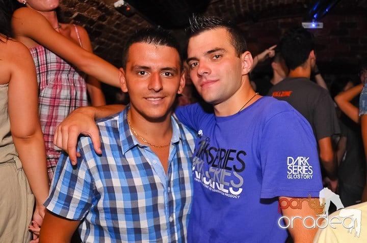 Start the week cu Club Escape, 