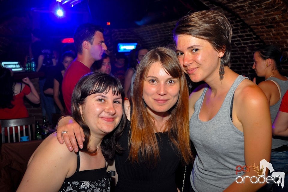 Student Party în Escape Club, 