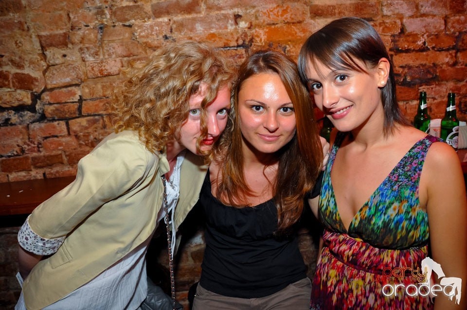 Student Party în Escape Club, 