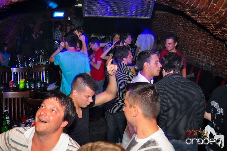 Student Party în Escape Club, 