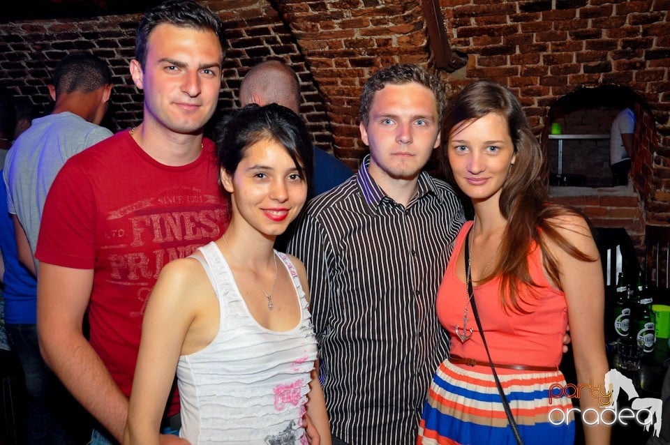 Student Party în Escape Club, 
