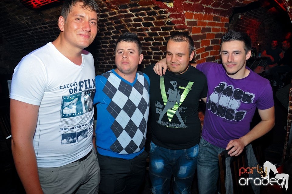 Student Party în Escape Club, 