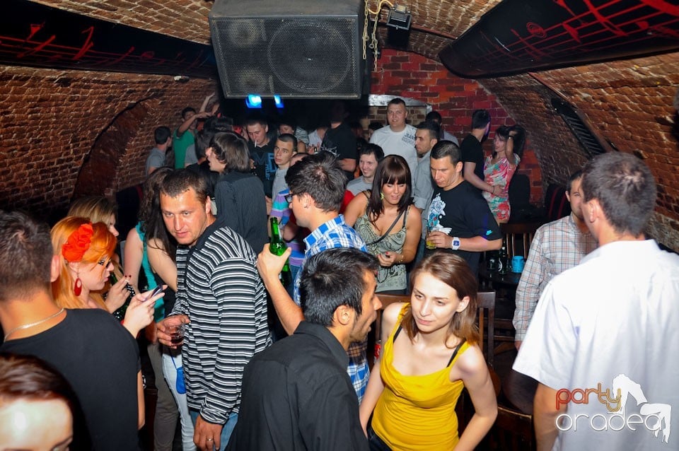 Student Party în Escape Club, 