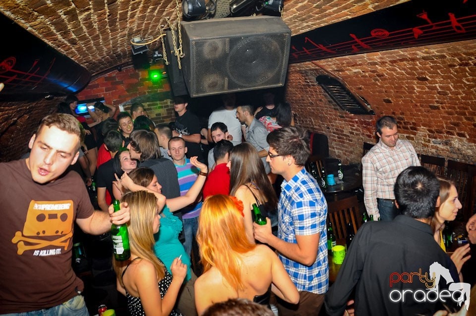 Student Party în Escape Club, 