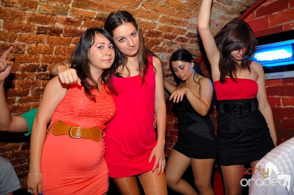 Student Party în Escape Club, 