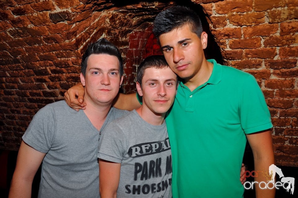 Student Party în Escape Club, 