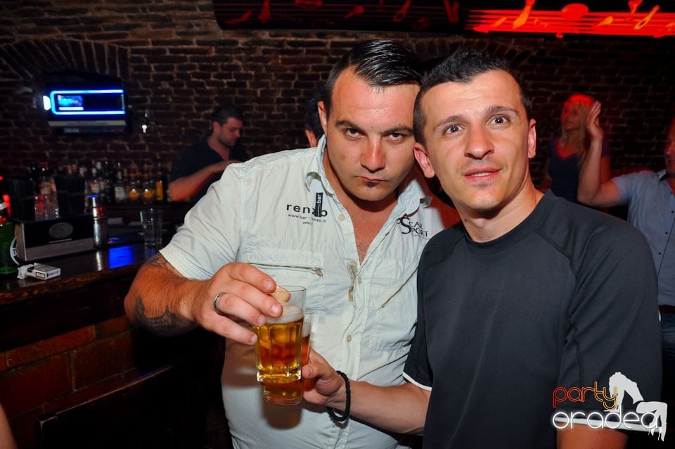 Student Party în Escape Club, 