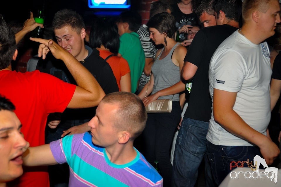 Student Party în Escape Club, 