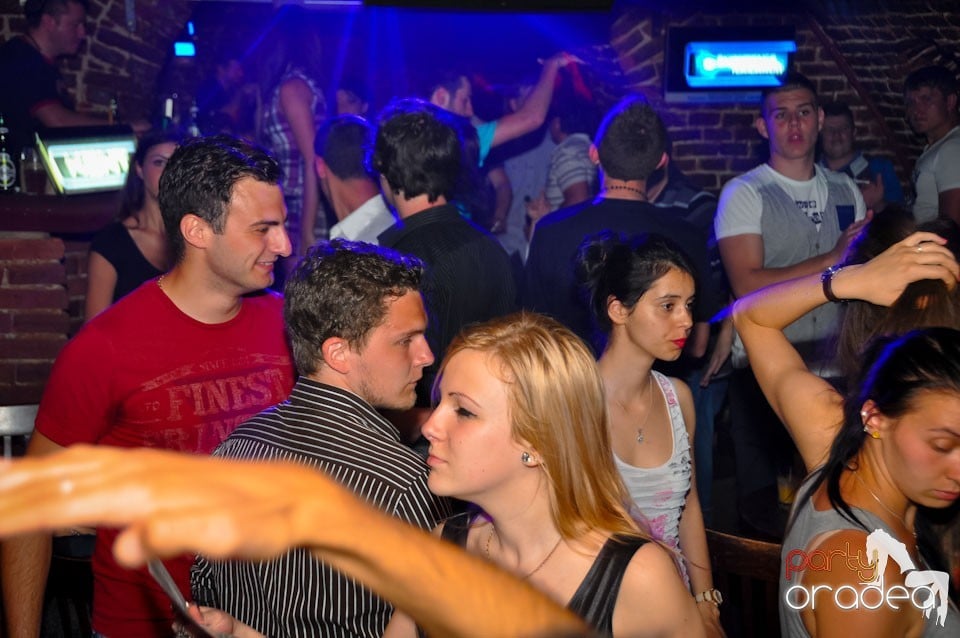 Student Party în Escape Club, 