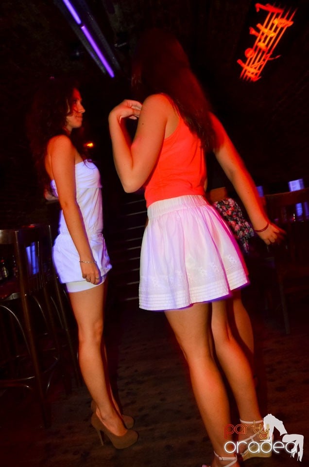 Student Party în Escape, 