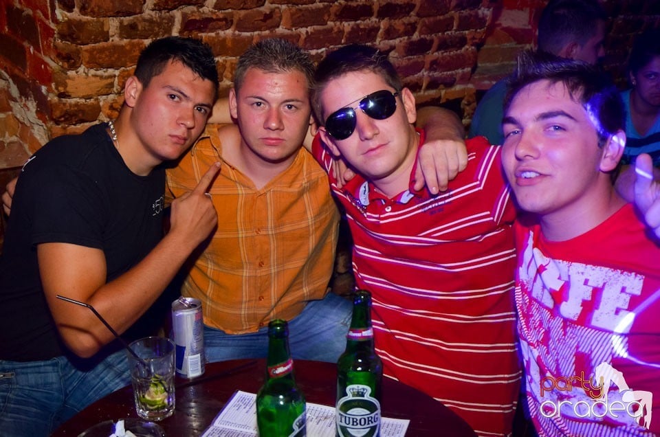 Student Party în Escape, 