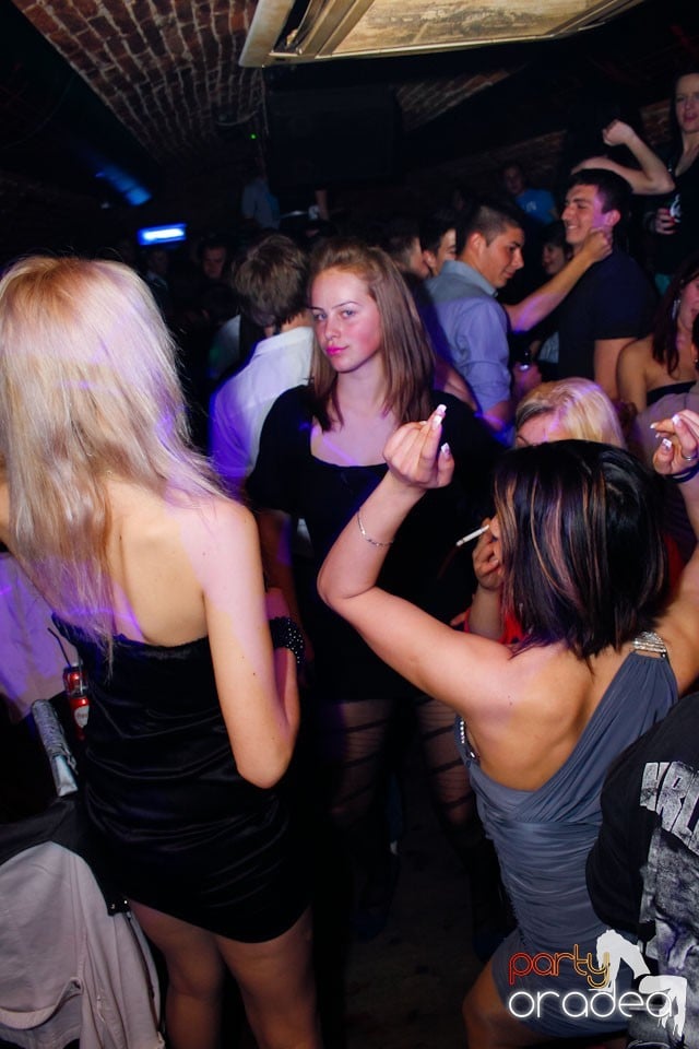 Student Party marca NMD în Escape, 