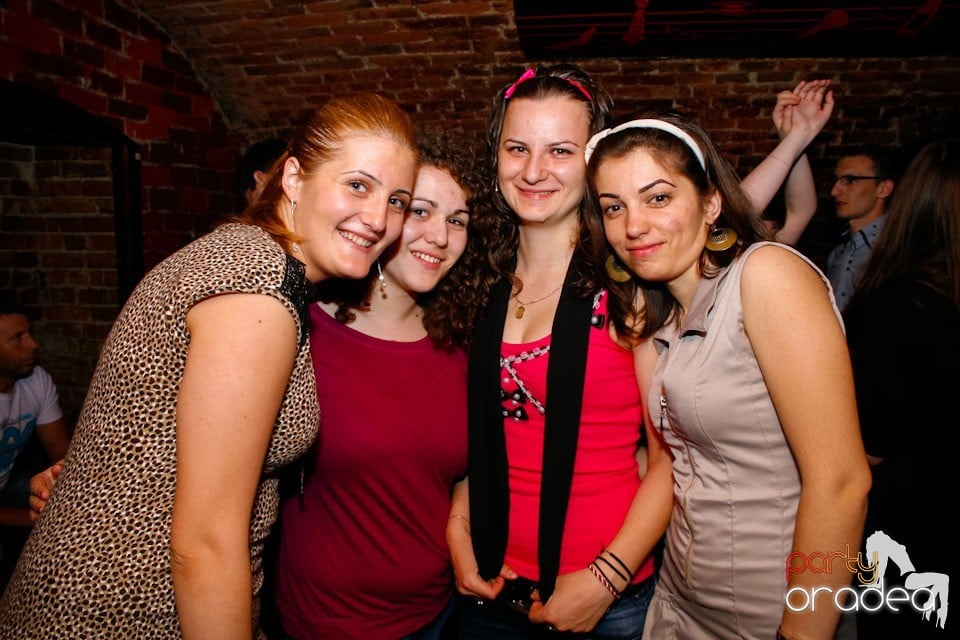 Student Party marca NMD în Escape, 