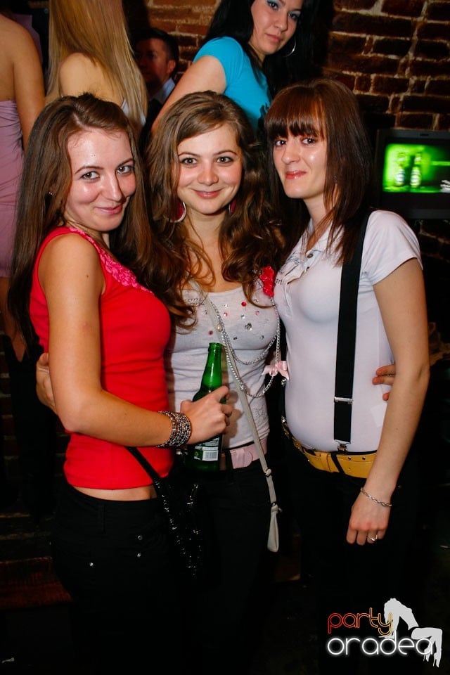 Student Party marca NMD în Escape, 