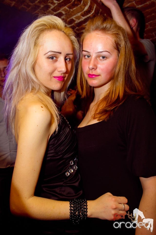 Student Party marca NMD în Escape, 