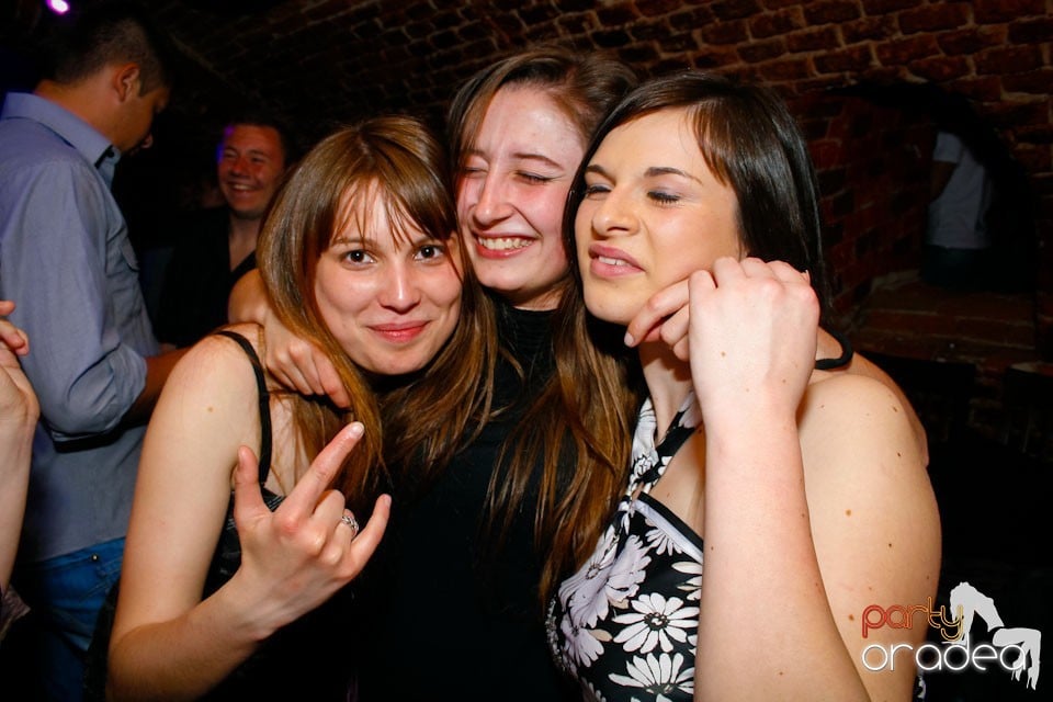 Student Party marca NMD în Escape, 