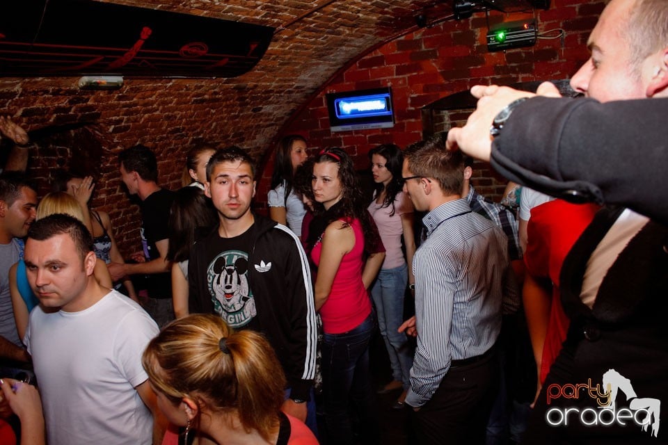 Student Party marca NMD în Escape, 