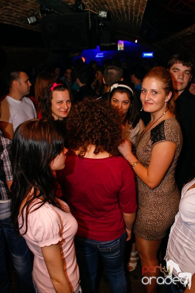 Student Party marca NMD în Escape, 