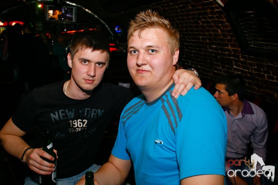 Student Party marca NMD în Escape, 