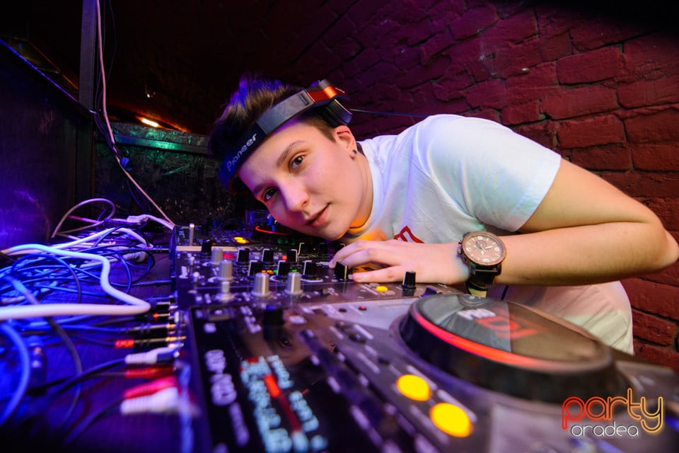 Student Party, Gekko