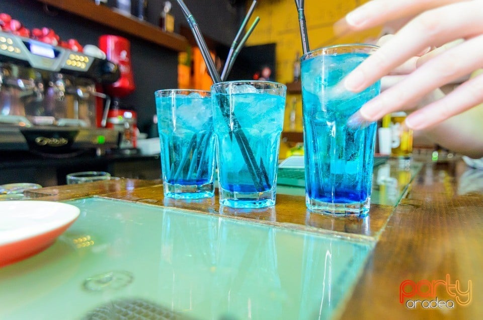 Student's Party, Juice