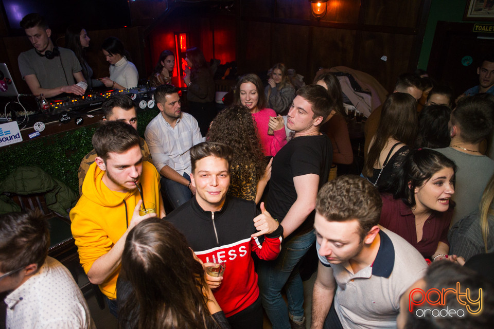 Students Party, Green Pub